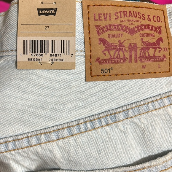 Levi's Women's 501° Mid-Thigh Shorts - Fade Off 27: High Rise Denim, 6" Inseam - Picture 4 of 8